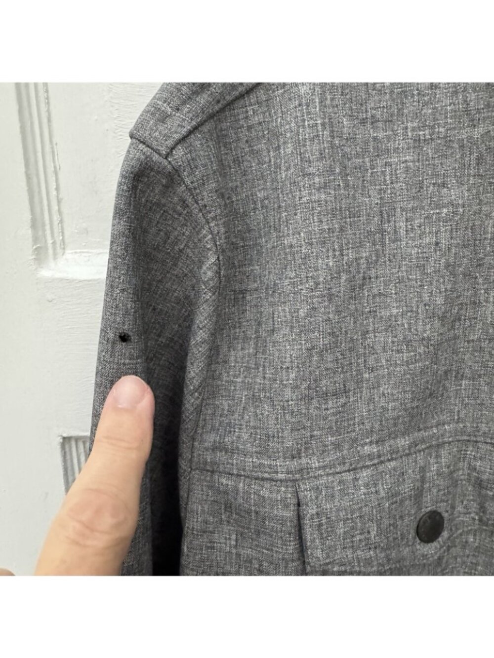 Levi’s Gray Hooded Trucker Jacket L Snap Front Fleece Lined Hidden Hood FLAW - Picture 5 of 14